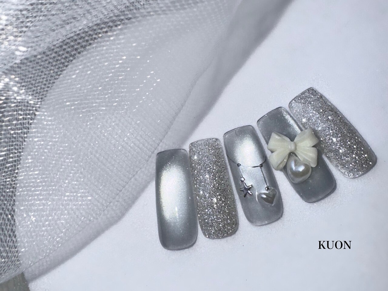 2026年冬トレンド】ホワイト ハートのネイルデザイン集｜人気順