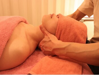 セイクレッドセンツ(Sacred Scents)の写真/【その日の気分/お悩み別*選べるアロマリンパ90分¥9800（ヘッド・足裏付）】極上手技でうとうと夢見心地♪