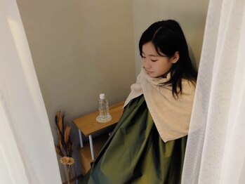 サロン サルタス(salon Saltus)の写真/【よもぎ蒸し&ヘッドスパ・デコルテ肩マッサージ】平日限定8720円★身体の芯から温め冷房対策&肩こり解消♪