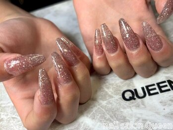 クイーン(Queen)の写真/【ショートネイル卒業】憧れのロングフォルムを実現◇折れにくく美しい長さ出しで指先をすらっと魅せる♪