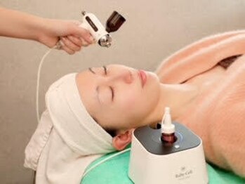 フィオーレ(Fiore)/お顔脱毛+保湿パック+幹細胞付