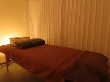 お暇(Oitoma)の雰囲気（頭痛、頭、首、肩コリ、頭皮、お顔の血行不良、むくみ、不眠改善）