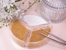 ミュー/粒で耳つぼに刺激