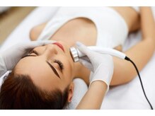 笑(WARA)/エレクトロで美容液導入