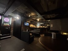 トゥエンティーフォーセブン(24/7)の雰囲気（２階では21時から夫と一緒にバーをやっています。少々音がします）
