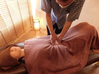 整体もみ処アンド美容ネコロン/スタッフ窪田のヘッドスパ