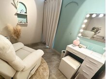 淡い色を基調とし、落ち着いたお部屋で存分にリラックス◎