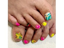 カイヤナイト(Nail Salon Kyanite)の雰囲気（夏フット☆フットバス、丁寧ケア込み、３Ｄひまわり×波デザイン）