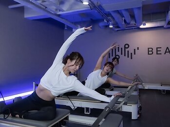 ビートピラティス 麻布十番(Beat Pilates)の写真/暗闇×音楽×マシンピラティス！楽しく運動して自己肯定感も爆上がり♪≪体験￥1000≫