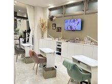 ワンミュ(One.miu)の雰囲気（ネイルブースは3席とフットが1台フットブースは仕切られます。）