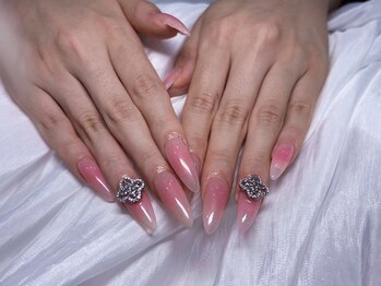 マルチューネイル 池袋(MARUCHU NAIL)/ チープ長さ出し、チークネイル