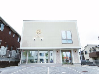 トータルビューティサロン シェリ(cheri)/白い外観が目印です！駐車場完備