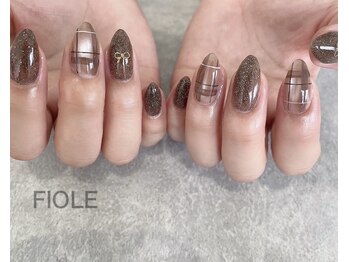 フィオル(FIOLE)/ブラウンネイル♪