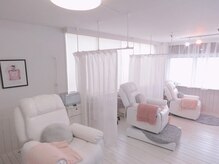 アイビューティー(AI beauty)の雰囲気（白が基調な清潔感のある店内です）