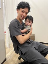 ホネツギ 柏駅西口接骨院(HONETSUGI)/院長が率先して赤ちゃんを抱っこ