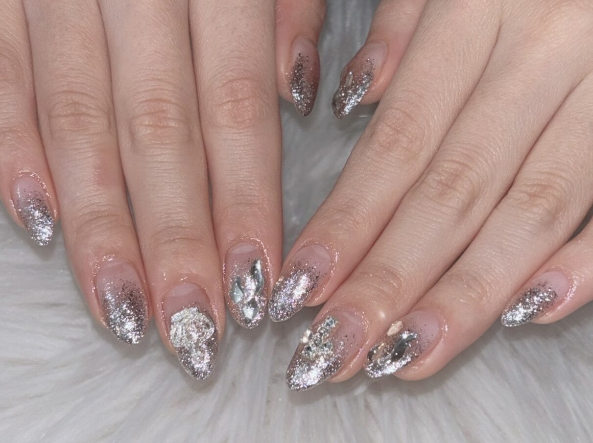 2025年-2026年冬トレンド】ラメグラデーションのネイルデザイン集
