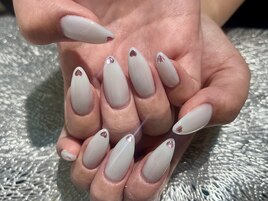 ちゅるんホワイトグレーネイル