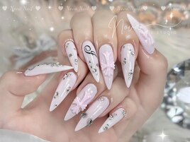 ピンクビジューネイル