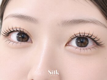 シルク バイ ビアンカ 大宮東口店(Silk by Bianca)の写真/ふわっと軽い付け心地が魅力♪マツエク人気No.1フラットラッシュ100~120本は違和感なく自然なお目元に★