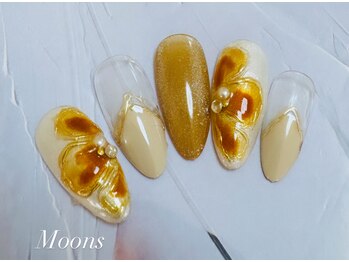 ムーンズ(Moon's)/