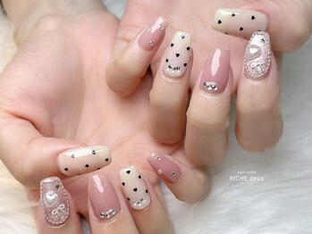 リッシュ ドゥ(RICHE deux)/ハートドットのガーリーネイル