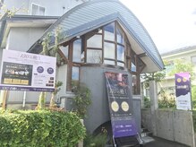 130°の癒し 長岡青葉台店/教会をイメージしたお洒落な外観