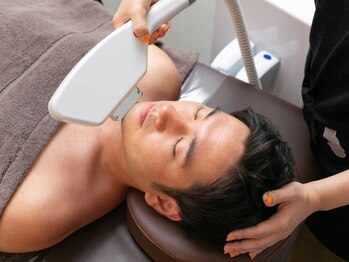 フォーツー 荻窪店(42)の写真/【ヒゲ全パーツ￥2,000】最新IPL式で濃い髭も徹底ケア。-4度冷却で痛みを最小限に。都度払いで通いやすさ◎