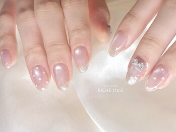 リッシュ トロワ(RICHE trois)の写真/パラジェル認定サロン★ぷるんと艶オフィスネイルで美しい手元へ。オーロラネイル、白グラデーションも対応