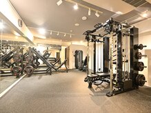 エースジム 本町店(AeeS Gym)の雰囲気（内装もこだわり、マシンを充実させました！）