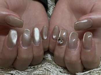ネイルサロン シェリ(NAIL SALON Cheri)の写真/【enoiガラスマグ】奥行きと透明感で魅せる、上品ネイル。ガラスのような輝きの当店人気のマグネット。