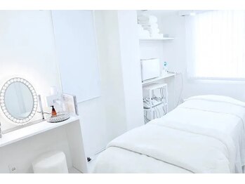 キャス(KYAS)/白に統一された清潔な店内♪