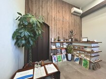 トナリ(tonari)の雰囲気（完全個室のため待ち時間の間もゆっくり過ごして頂けます。）