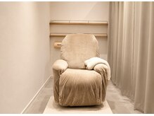 ソワンドブランシュ(Soin de Blanche)の雰囲気(半個室&リクライニングチェアでゆっくりとお過ごしいただけます)