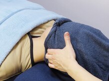 リラクゼーション整体 上山/仰向けでの首ほぐし