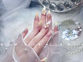 ピンクビジューネイル