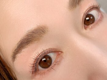 ナナラ(nanala)の写真/《30・40代の大人女性のまつげパーマ》目元に合わせてたくさんのロッドをご用意！理想のまつげを実現◎