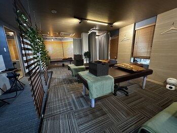 ケアスル 綱島駅前店/落ち着いた雰囲気の店内