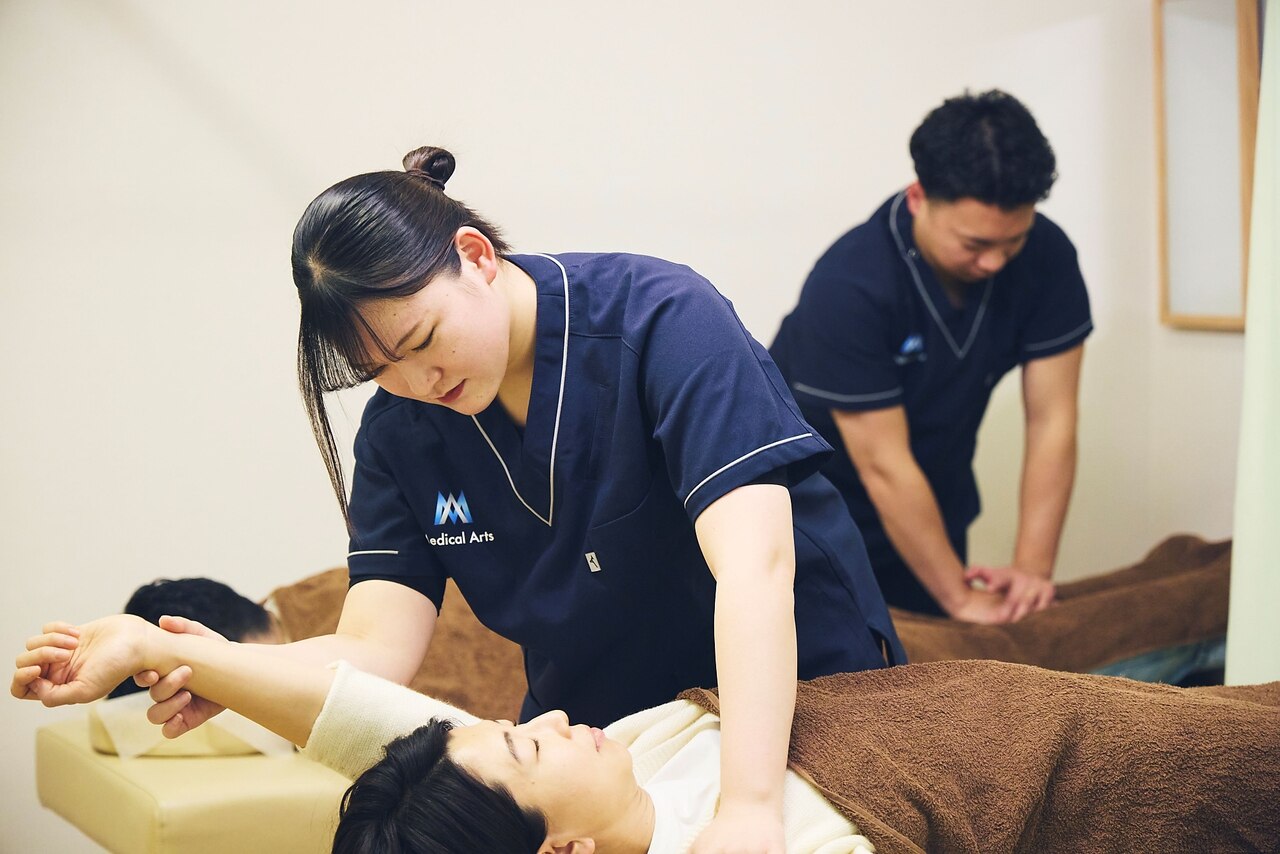 【これであなたも姿勢美人】猫背矯正コース