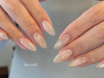 レオネイル(leo nail)の写真/デキる女子はオフィスもプライベートにも馴染むシンプルなのにさりげなくオシャレなオトナネイルで決まり*