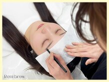 Q.アイブロウサロンとアイブロウ専門店の違いは？