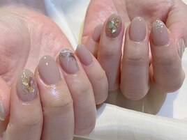 グレージュカラー。