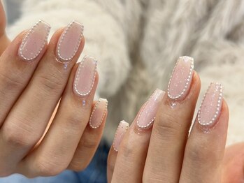 silver chain × pastel pink