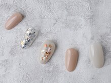 レヴィア(REVIA)/ホログラム、春ネイル、ベージュ