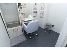 ラッキー(RACKY)の雰囲気（カウンセリングルーム。貴重品はロッカーをお使いください。）