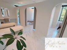ライフサロン 恵比寿(Life Salon)の雰囲気（個室になった施術ルーム☆パウダースペースも完備♪）
