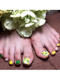 レモン柄フットネイル