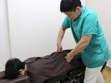 六甲もり鍼灸整体院/筋緊張の左右差を調整（骨盤）