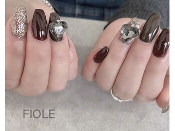 フィオル(FIOLE)/ハートビジューネイル☆