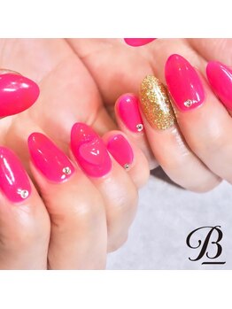 ビー(B)/【ピンクネイル】