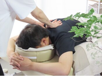 サム(THUMB)の写真/【当店人気NO１全身もみほぐし60分】大満足の60分。お仕事や家事でがんばる首肩背中にがっつりアプローチ。